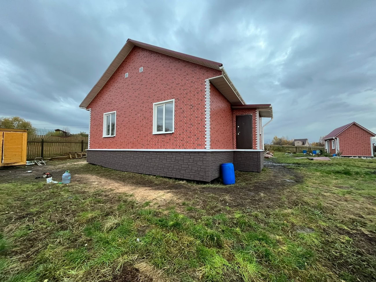ДОМ ИЗ КАРКАСА 10,5×12,5 «ДК2» (110 кв.м., 1 этаж, 10 на 12, с террасой, кухней-гостиной и 2 спальнями) — фото 5