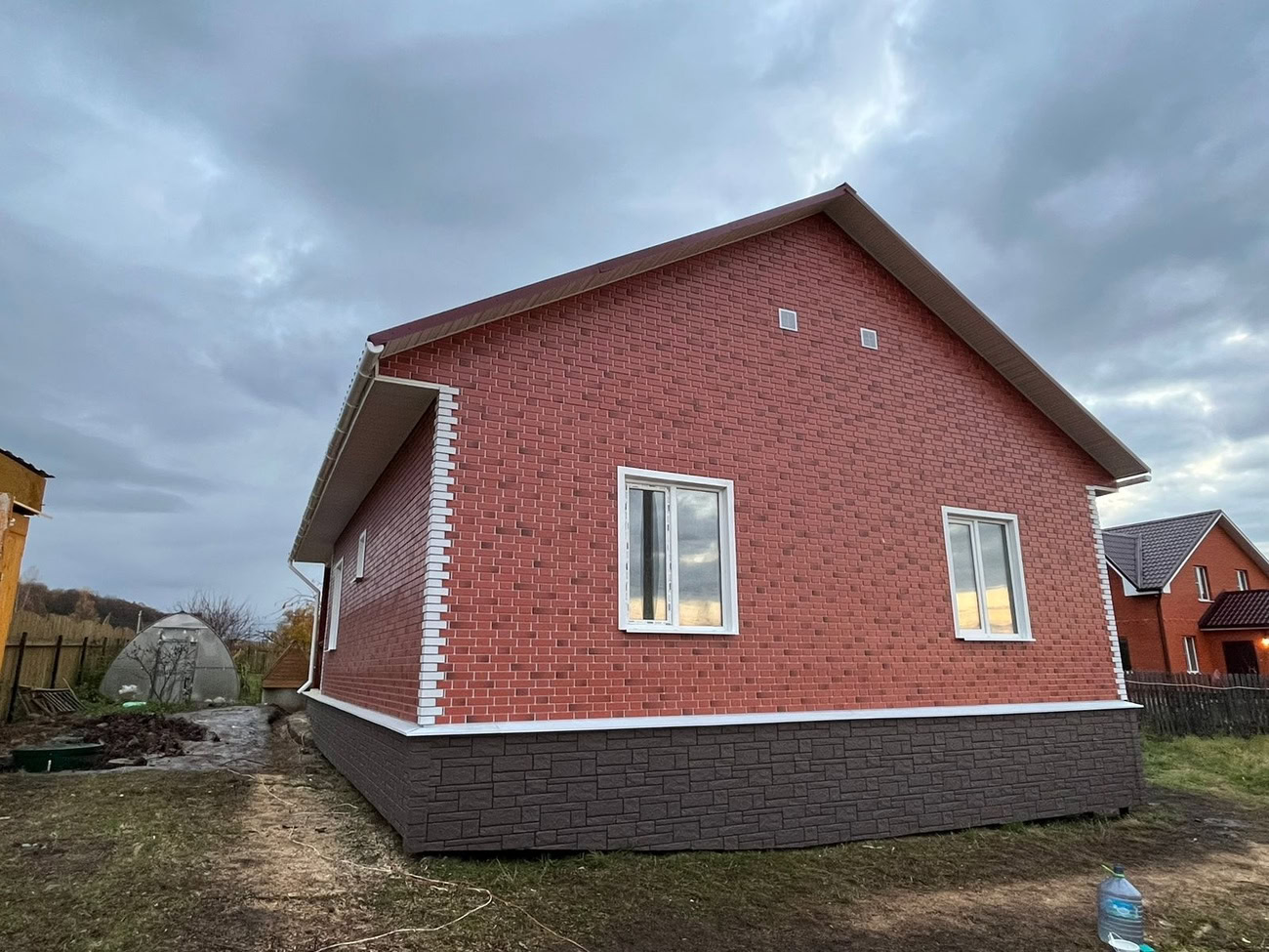 ДОМ ИЗ КАРКАСА 10,5×12,5 «ДК2» (110 кв.м., 1 этаж, 10 на 12, с террасой, кухней-гостиной и 2 спальнями) — фото 6